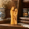 Drewniana figura Rodziny Świętej "Cud Narodzin"