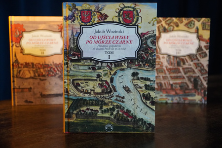 Od ujścia Wisły po Morze Czarne. Handlowo-gospodarcze tło dziejów Polski (do 1572 roku) TOM I