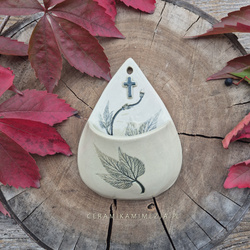 Kropielnica mała z winoroślą