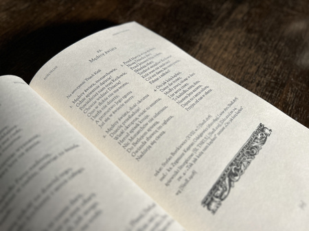 Niepojęte dary. Kolędy i pastorałki