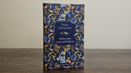 Cudza żona i mąż pod łóżkiem w.eleganckie